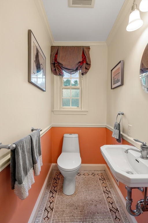 21 Sheldon Road Newton, MA 02459 - Photo 17 of 34 a bathroom with a toilet a sink and a bathtub