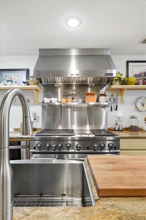 2910 Fritzke Road Dover, FL 33527 - Photo 45 of 100 a stove top oven sitting inside of a kitchen