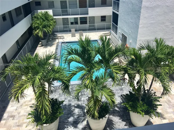 $2,500 | 1610 Lenox Avenue, Unit 416, Miami Beach, FL 33139