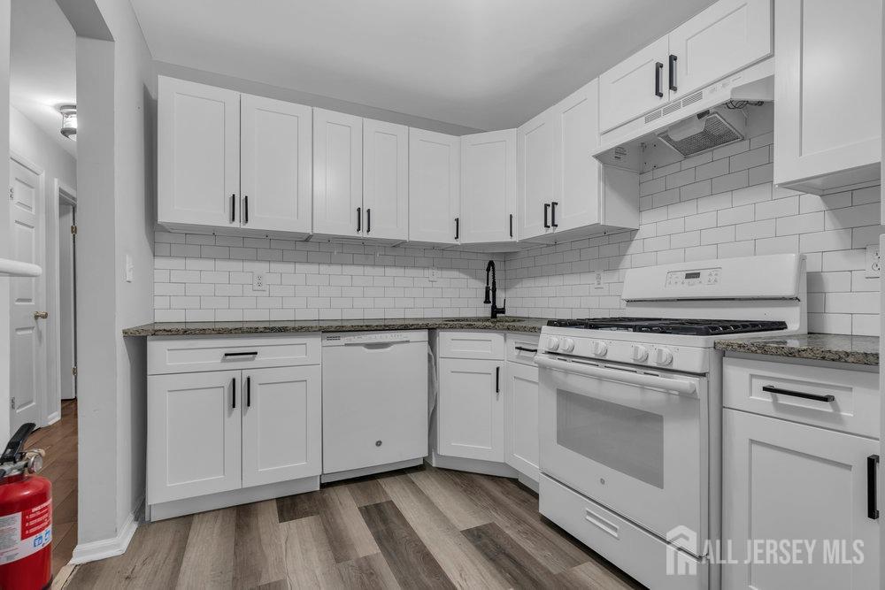 1001 Meadow Court Helmetta, NJ 08828 - Photo 3 of 12