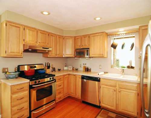 47 Ives Road Warwick, RI 02818 - Photo 5 of 8 Kitchen.