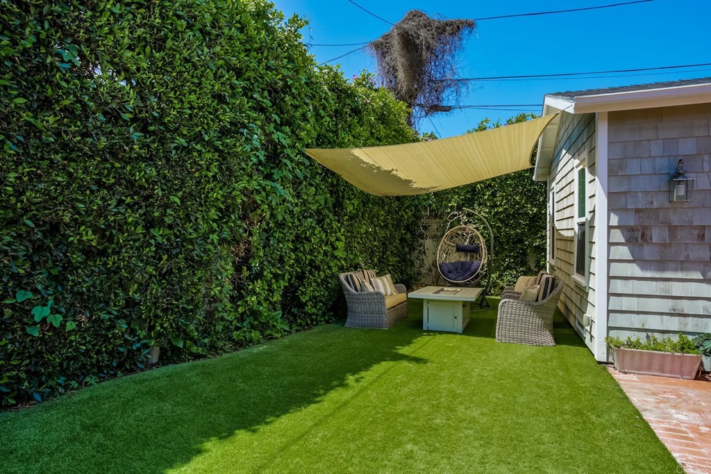 7936 Paseo Del Ocaso La Jolla, CA 92037 - Photo 33 of 43 a view of a backyard with garden and patio
