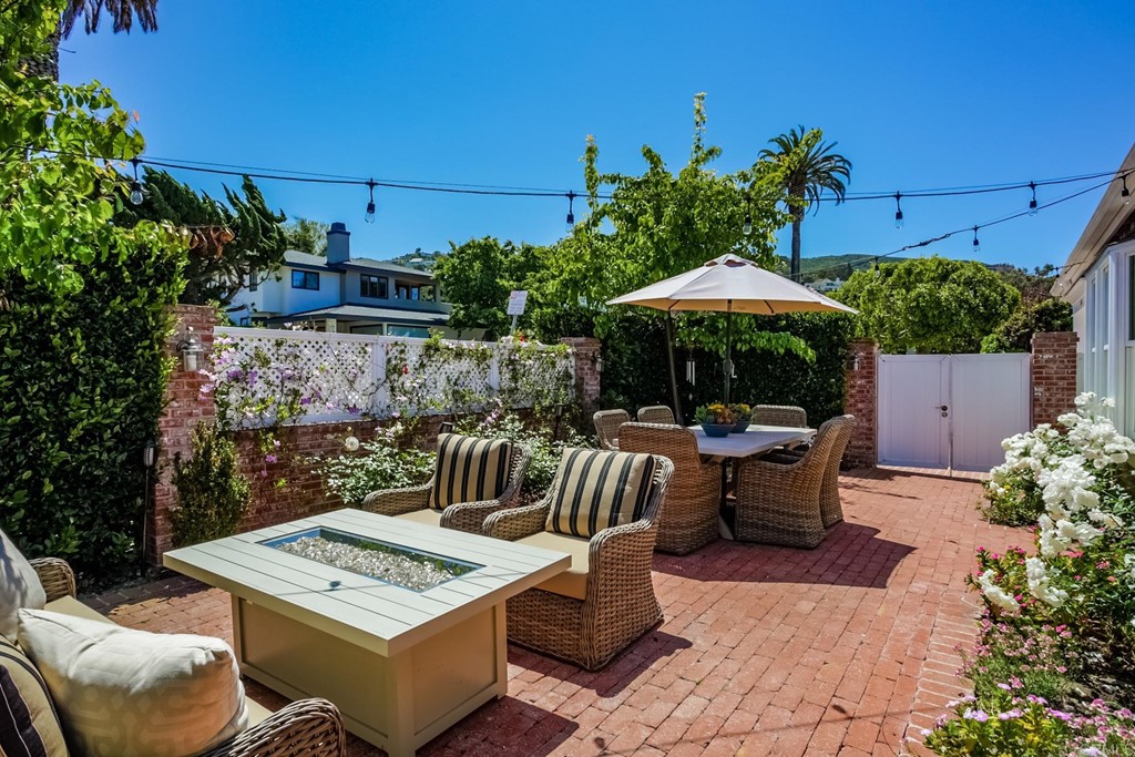 7936 Paseo Del Ocaso La Jolla, CA 92037 - Photo 5 of 43 a view of an outdoor sitting area with furniture