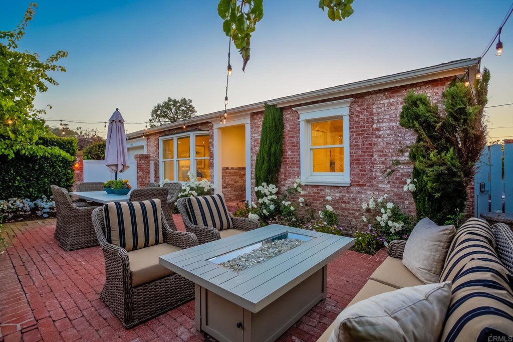 7936 Paseo Del Ocaso La Jolla, CA 92037 - Photo 7 of 43 a view of a couches in the patio