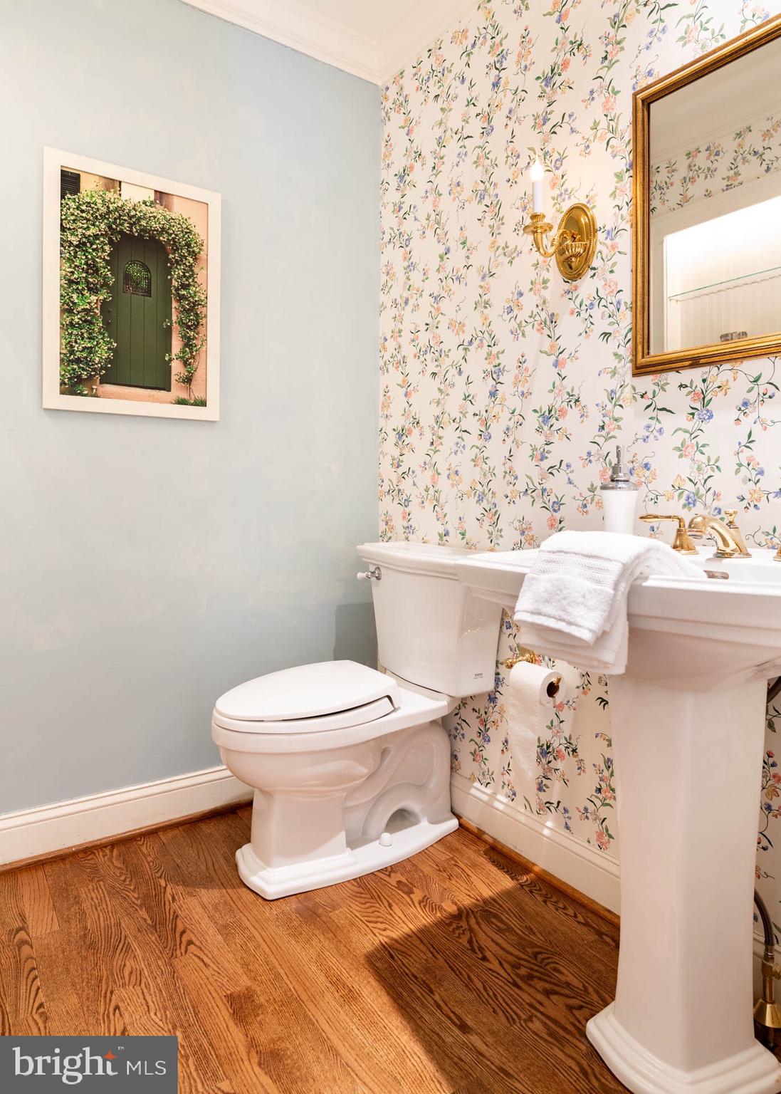 300 Valley Place Wayne, PA 19087 - Photo 21 of 53 Powder Room.