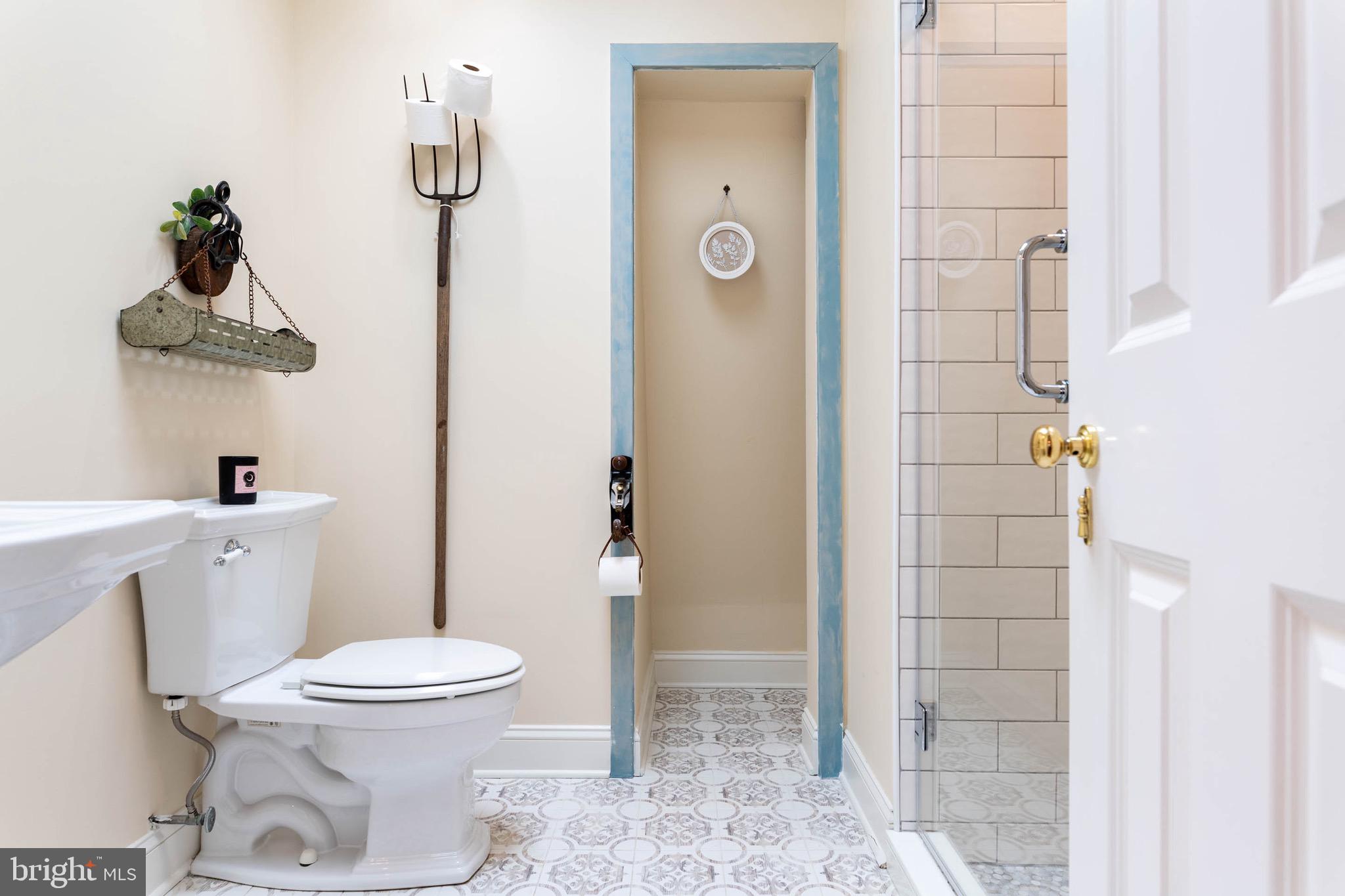 300 Valley Place Wayne, PA 19087 - Photo 31 of 53 2nd Floor En-suite W/ Walk in Shower.