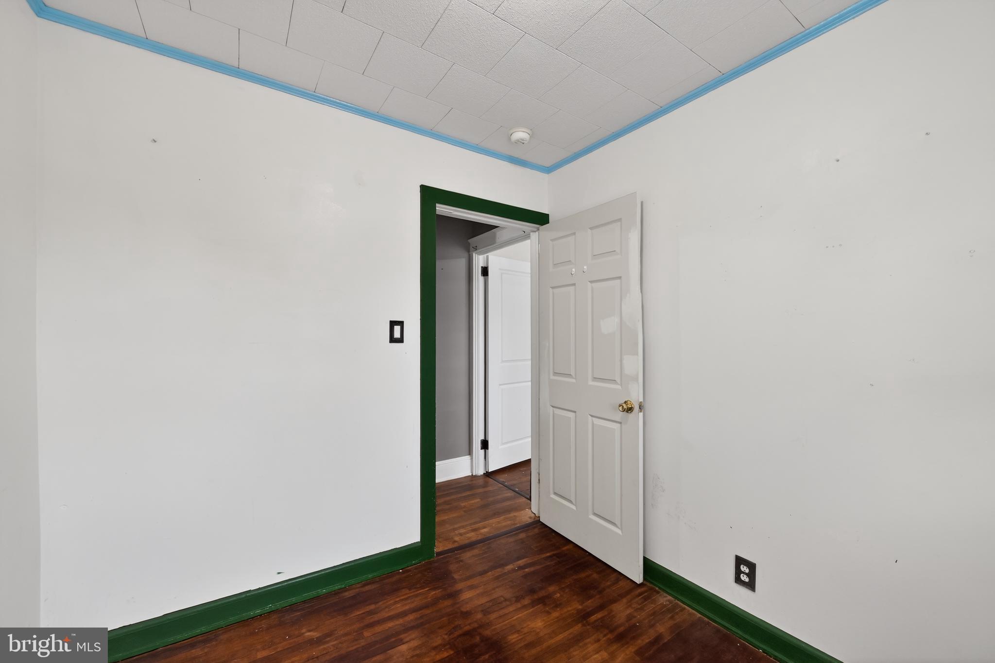 108 South Pearl Street Lancaster, PA 17603 - Photo 17 of 30 an empty room with wooden floor