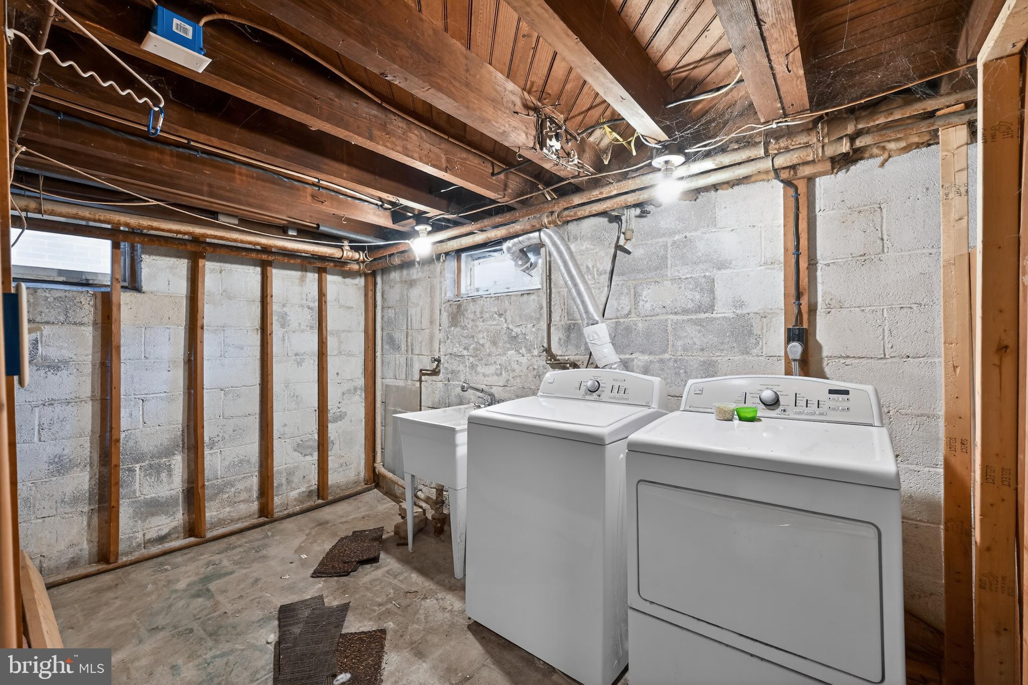 108 South Pearl Street Lancaster, PA 17603 - Photo 25 of 30 a utility room with dryer and washer