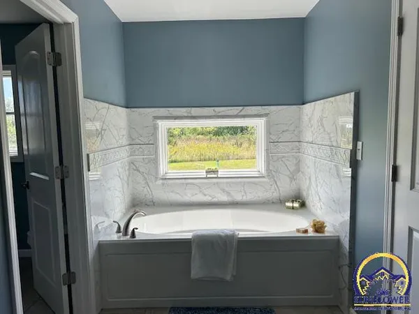 $419,950 | 8922 Highway 4, Meriden, KS 66512