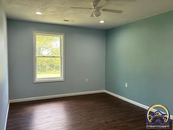 $419,950 | 8922 Highway 4, Meriden, KS 66512