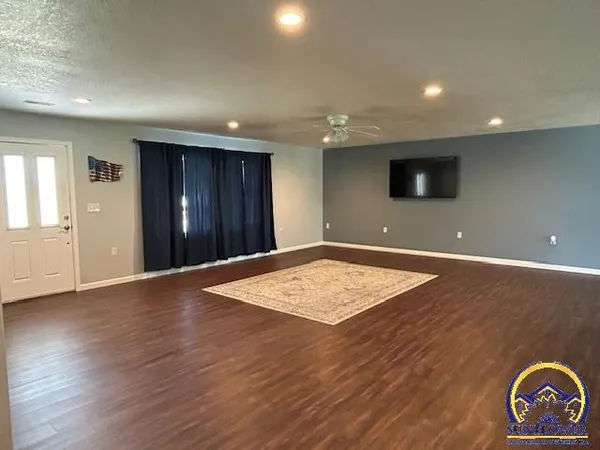 $419,950 | 8922 Highway 4, Meriden, KS 66512