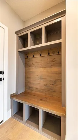 $784,900 | 115 Teton Ridge, Lake Winnebago, MO 64034