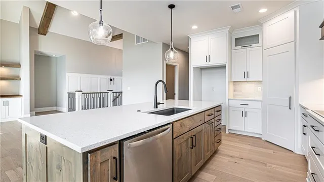 $784,900 | 115 Teton Ridge, Lake Winnebago, MO 64034