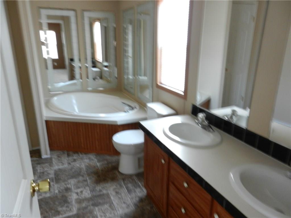 231 Beaver Farm Road Lexington, NC 27295 - Photo 4 of 15 Master Bath