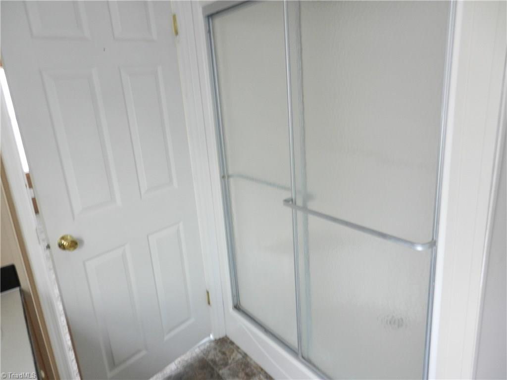 231 Beaver Farm Road Lexington, NC 27295 - Photo 5 of 15 Master Shower