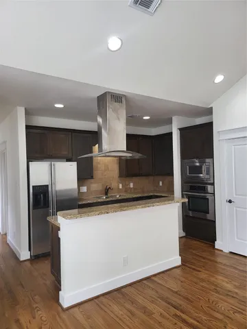 $1,975 | 2423 Roufa Road, Houston, TX 77003