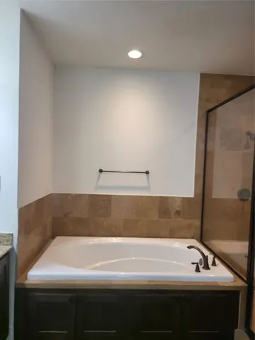 $1,975 | 2423 Roufa Road, Houston, TX 77003