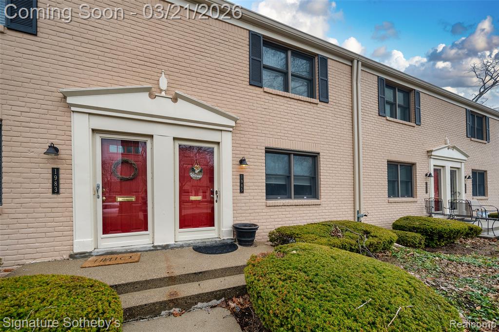 1985 Graefield Road Birmingham, MI 48009 - Photo 1 of 12