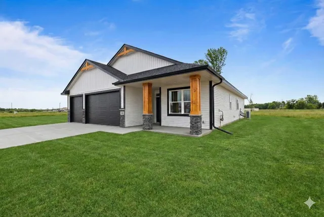 $469,900 | 630 7th Avenue Northeast, Isanti, MN 55040