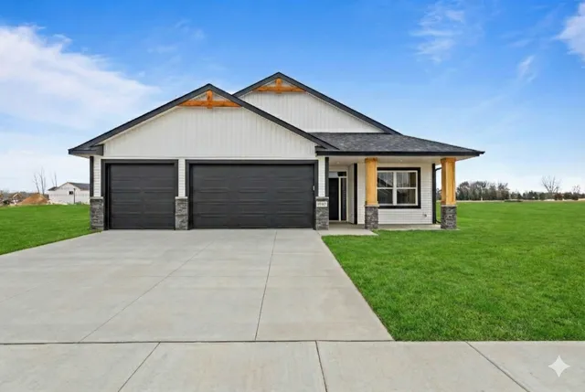 $469,900 | 630 7th Avenue Northeast, Isanti, MN 55040