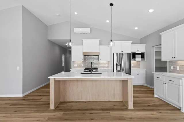 $469,900 | 630 7th Avenue Northeast, Isanti, MN 55040