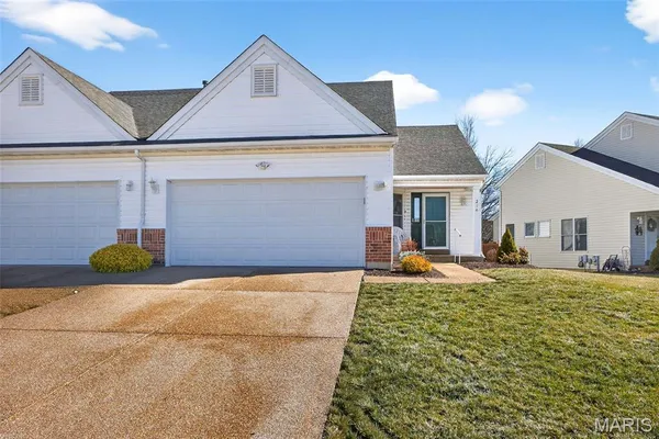 $289,000 | 214 Maryland Drive, Unit 26B, O'Fallon, MO 63366