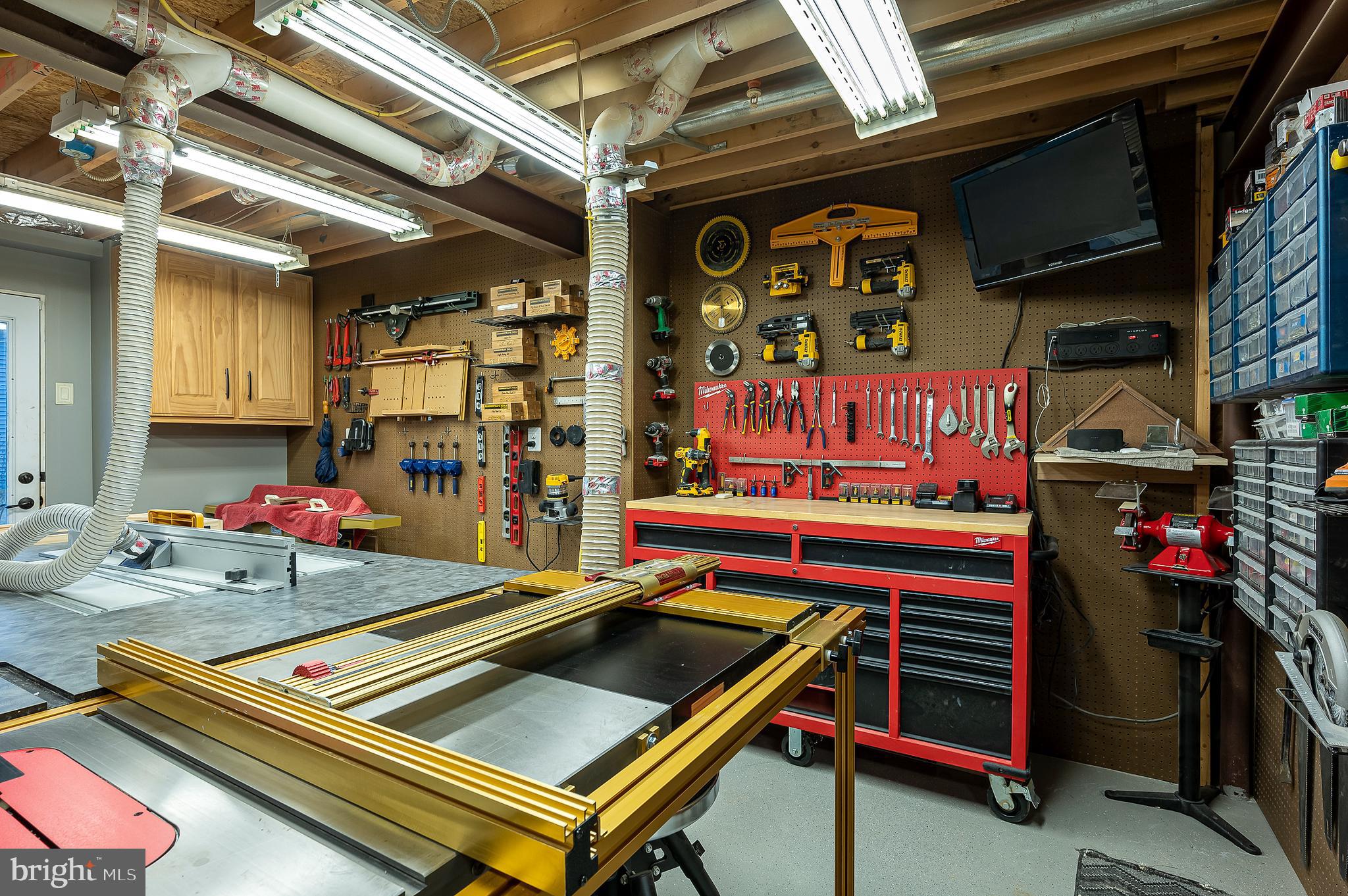 3032 Sunny Ridge Drive Odenton, MD 21113 - Photo 54 of 81 Woodworking Table w/Exact Measurements!