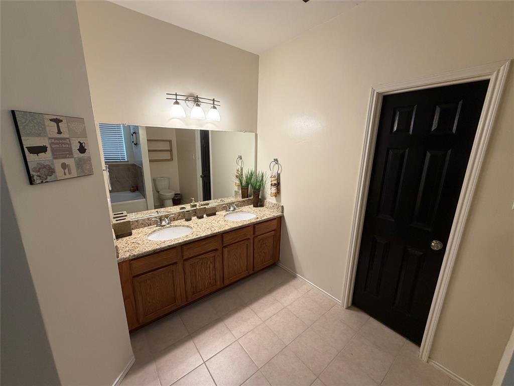 2531 Quail Ridge Road Melissa, TX 75454 - Photo 10 of 29 a bathroom with a sink and mirror