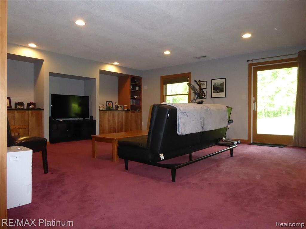 249 Dieterle Road Fowlerville, MI 48836 - Photo 18 of 36 Family Room 1.JPG