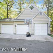 18887 North Fruitport Road Spring Lake, MI 49456 - Photo 4 of 68 3 car