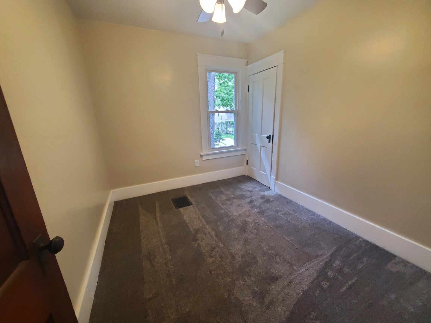 712 3rd Street Moline, IL 61265 - Photo 21 of 29 an empty room with windows and entrance