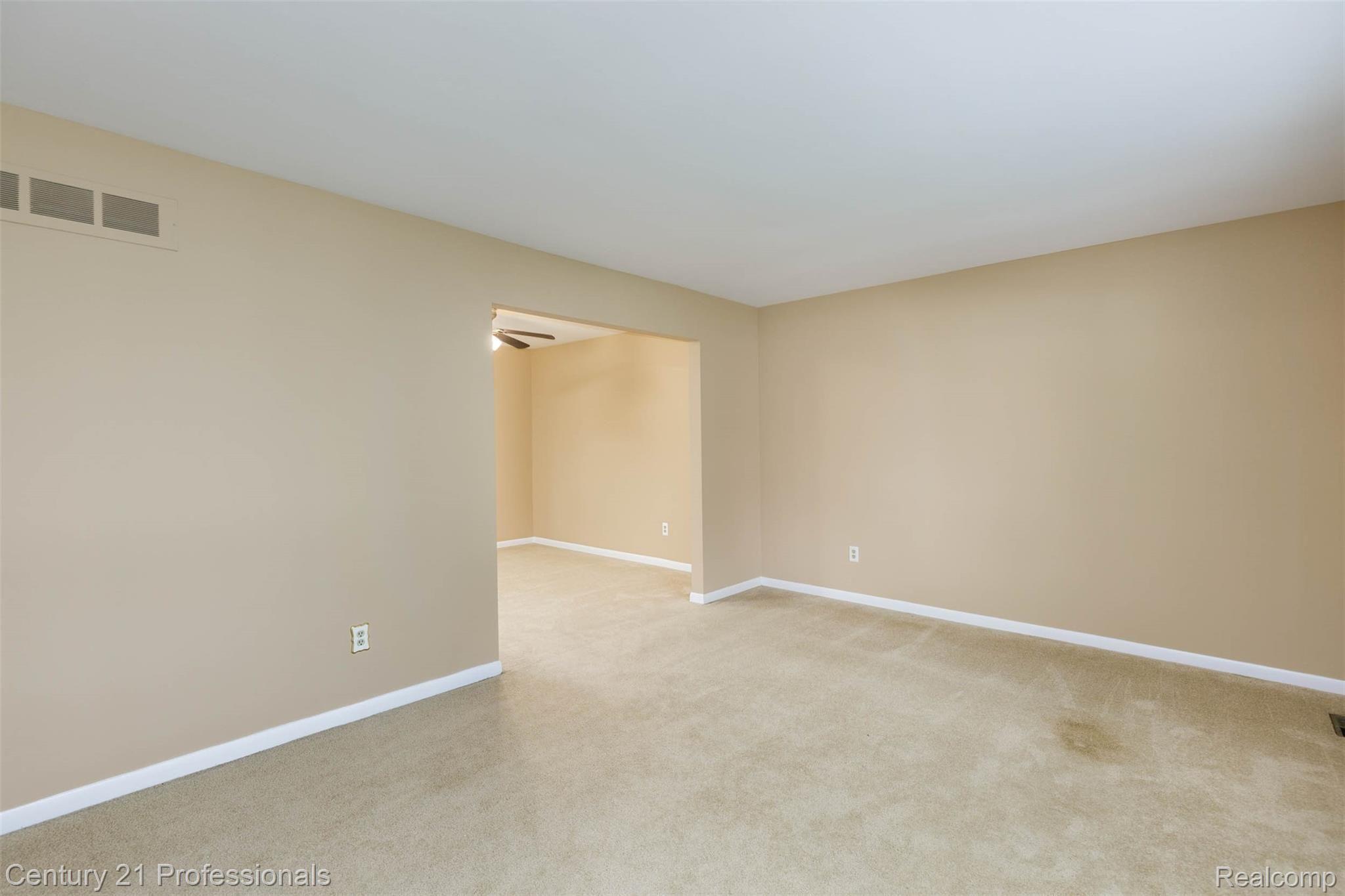 3154 Elmcrest Road Sterling Heights, MI 48310 - Photo 12 of 34 3154 Elmcrest Rd-12.jpg
