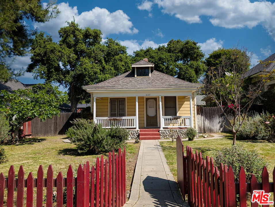 227 East Lemon Avenue Monrovia, CA 91016 - Photo 2 of 27