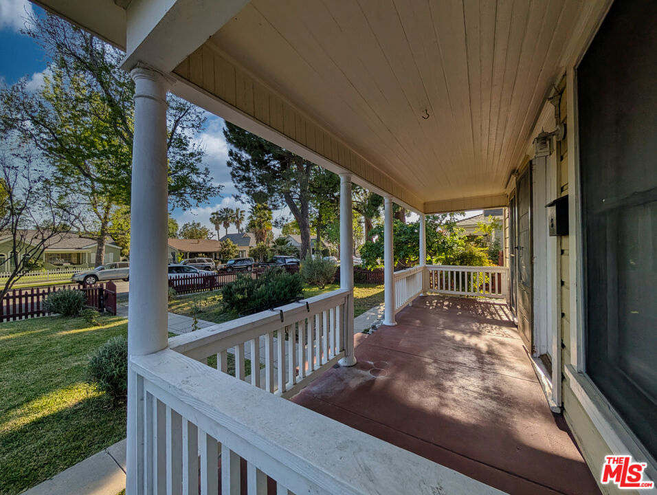 227 East Lemon Avenue Monrovia, CA 91016 - Photo 3 of 27