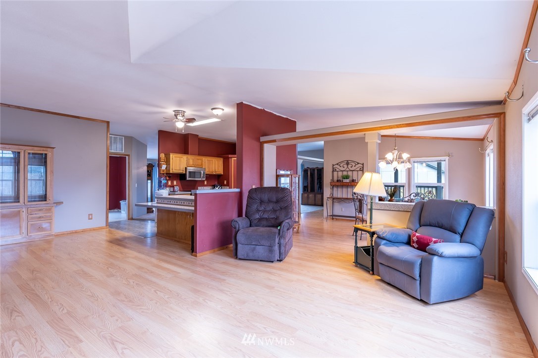 787 Toutle Park Road Castle Rock, WA 98611 - Photo 4 of 32 Gallery Image 4