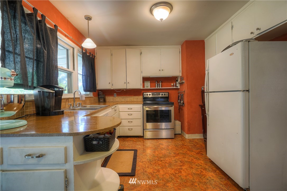 8307 Custer Road Southwest Lakewood, WA 98499 - Photo 7 of 25