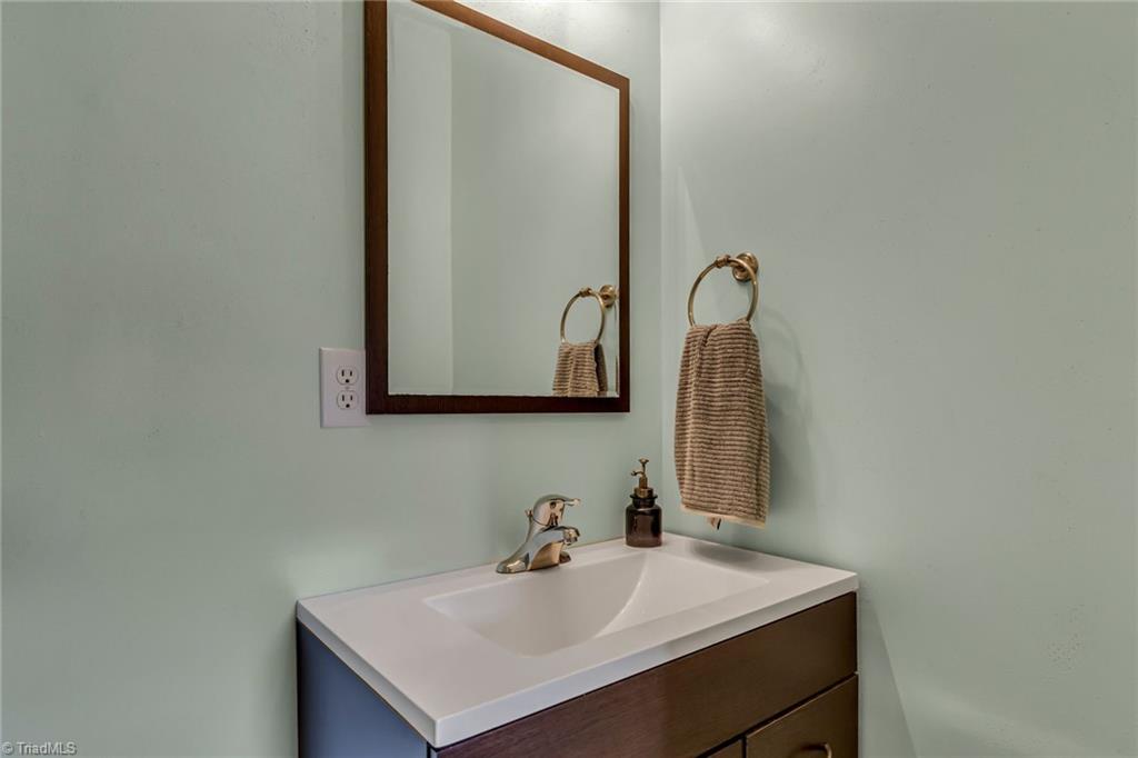 513 Spruce Street High Point, NC 27262 - Photo 18 of 28 Gallery Image 18