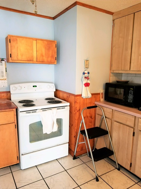 45 Vincent Street Springfield, MA 01129 - Photo 3 of 23