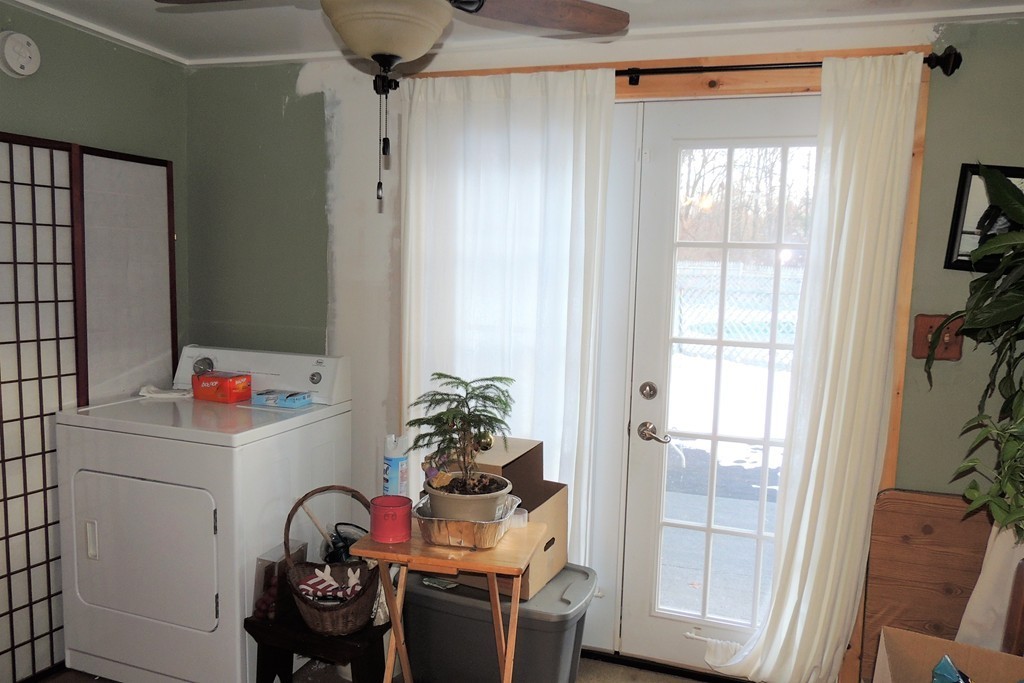45 Vincent Street Springfield, MA 01129 - Photo 7 of 23