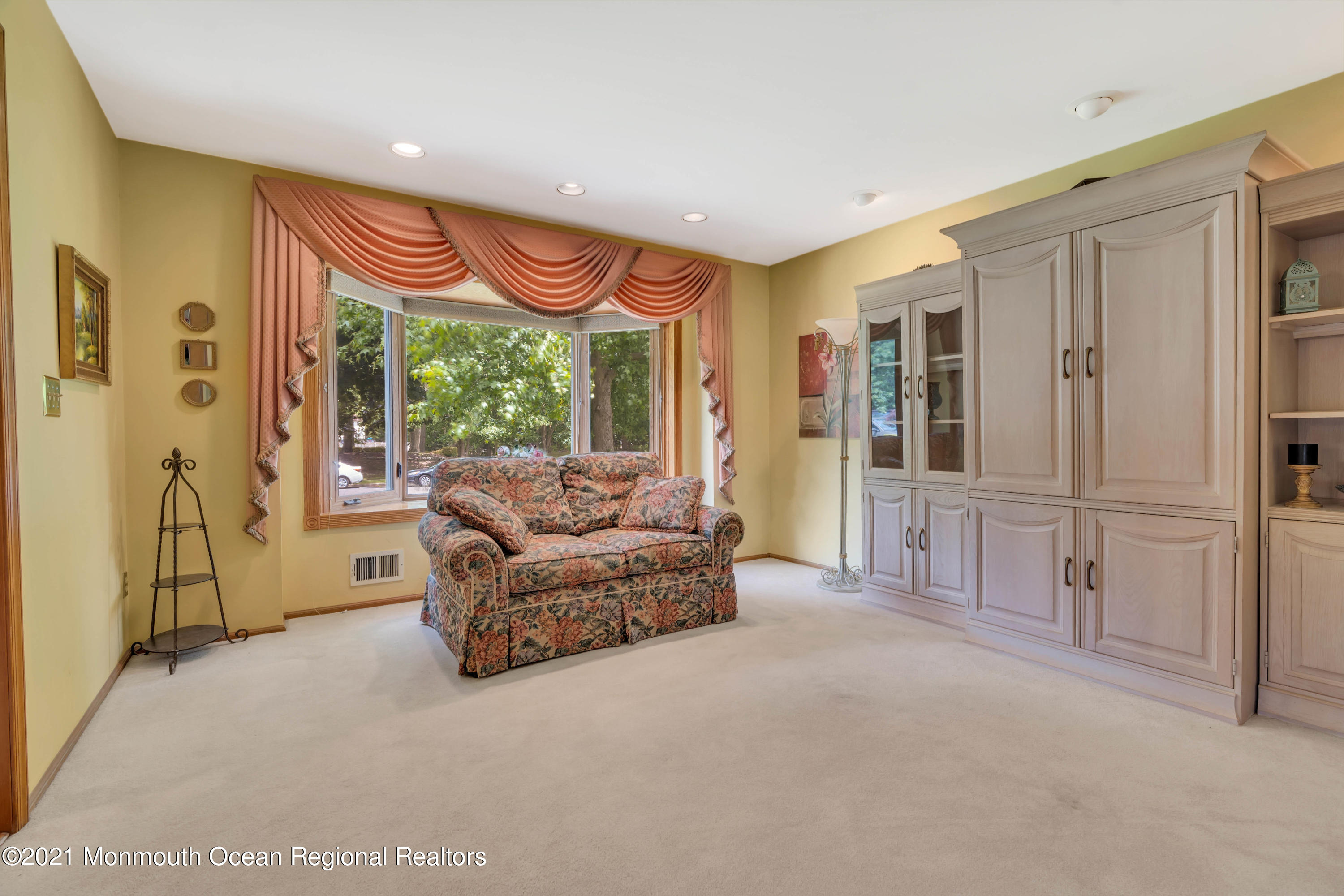 9 Wilfred Road Manalapan, NJ 07726 - Photo 4 of 23 005_dsc03512