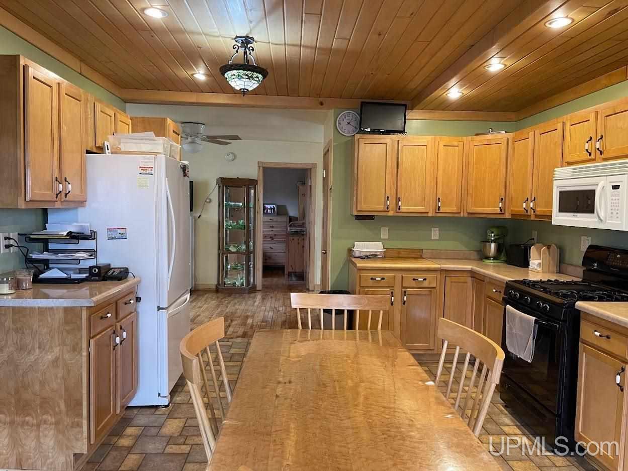 6383 East 5th Road Bark River, MI 49807 - Photo 4 of 22