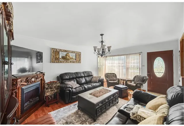 $2,300 | 6404 West 85th Place, Burbank, IL 60459