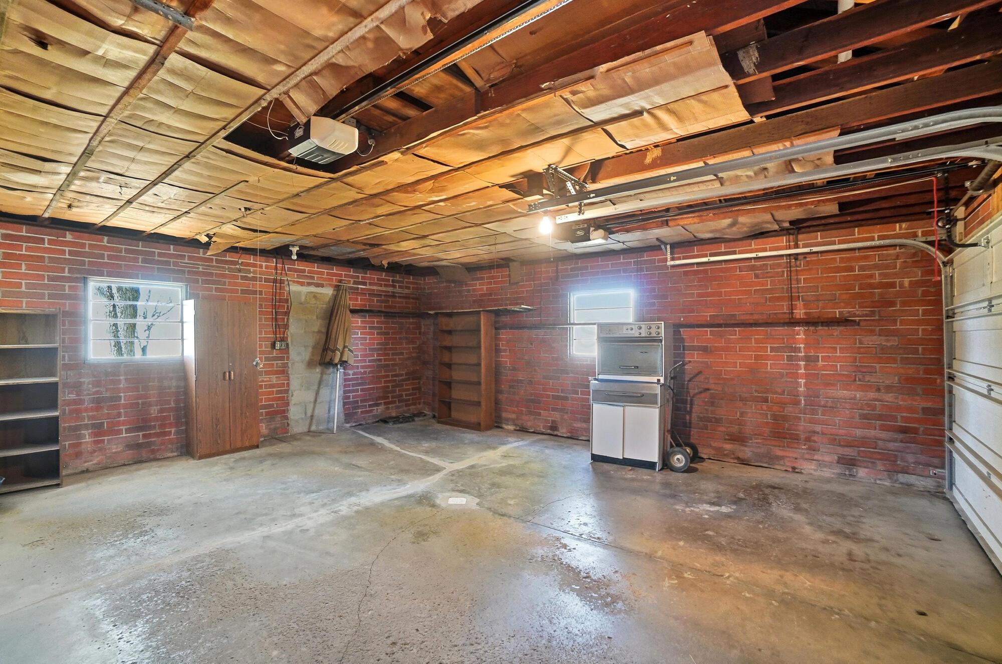 6585 Ottawa Road Lima, OH 45807 - Photo 41 of 50 Garage interior