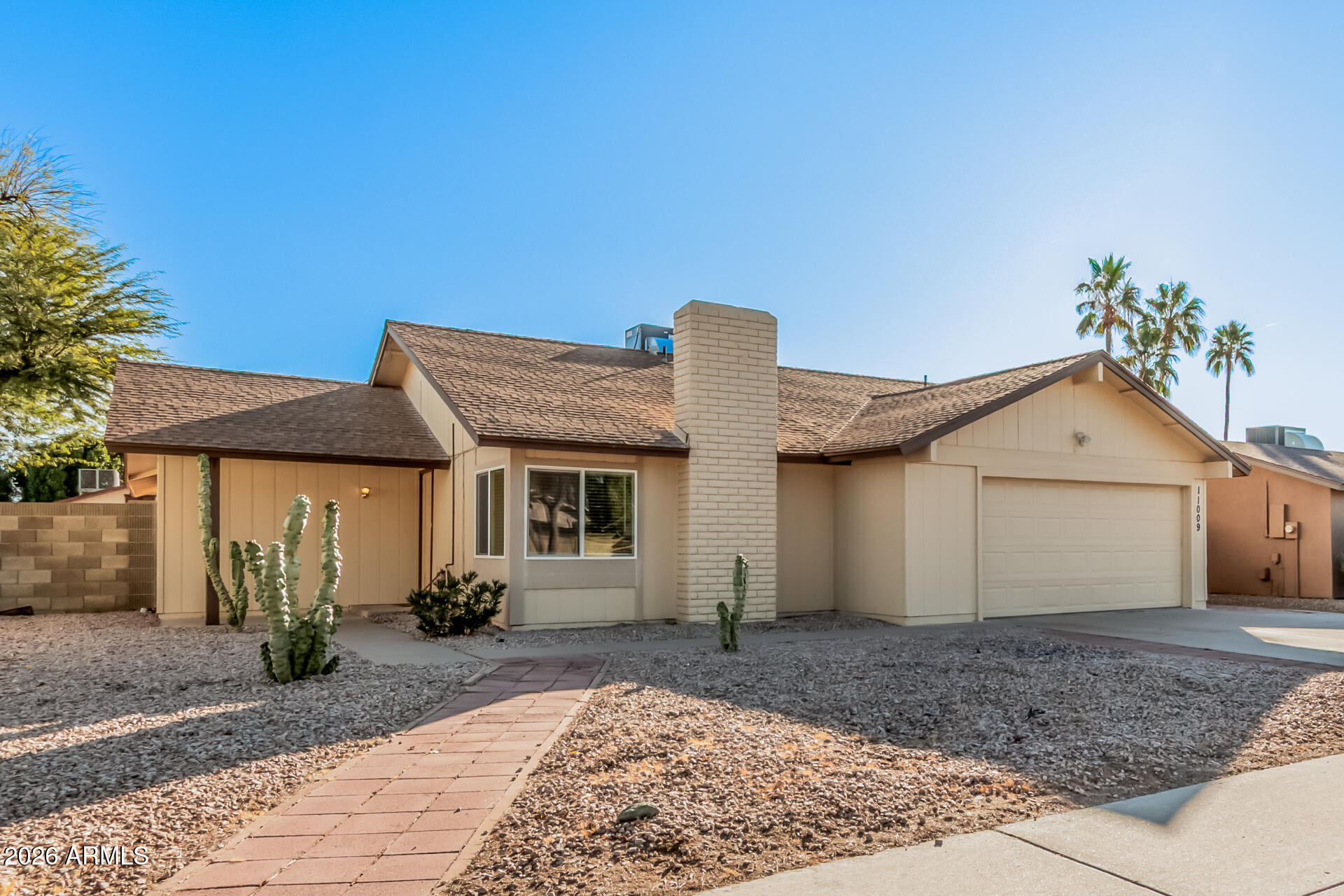 11009 South Tewa Street Phoenix, AZ 85044 - Photo 2 of 26 a front view of a house with garden