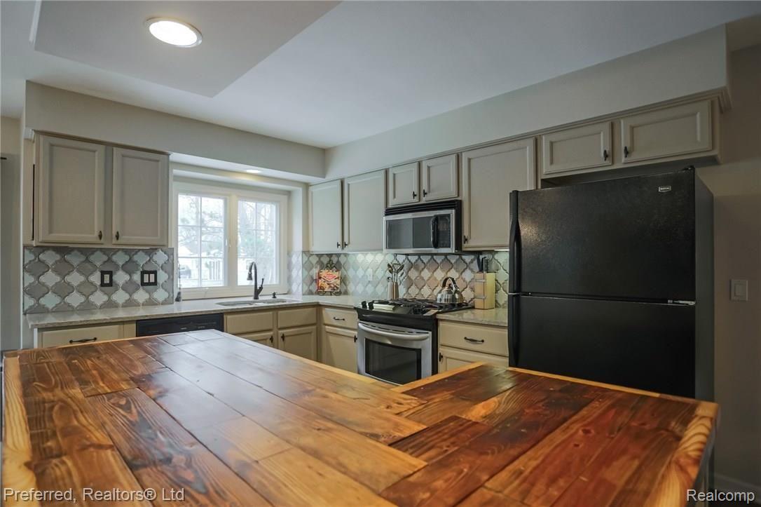 47456 Stone Ridge Boulevard Canton, MI 48187 - Photo 10 of 27 10IMG_2338.jpg