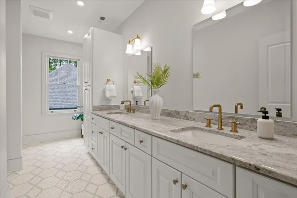 $984,700 | Undisclosed Address, Chattanooga, TN 37409