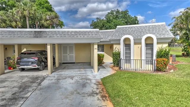 a view of a house with backyard and porch