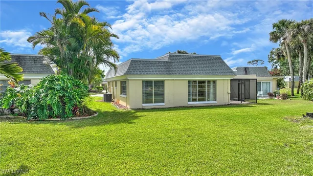 a picture of city view with lake view