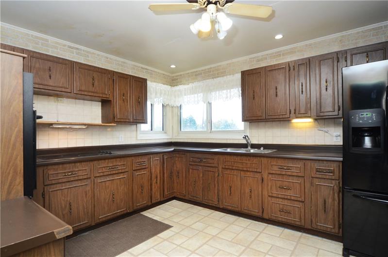 320 Center Grange Road Monaca, PA 15061 - Photo 3 of 9 Gallery Image 3