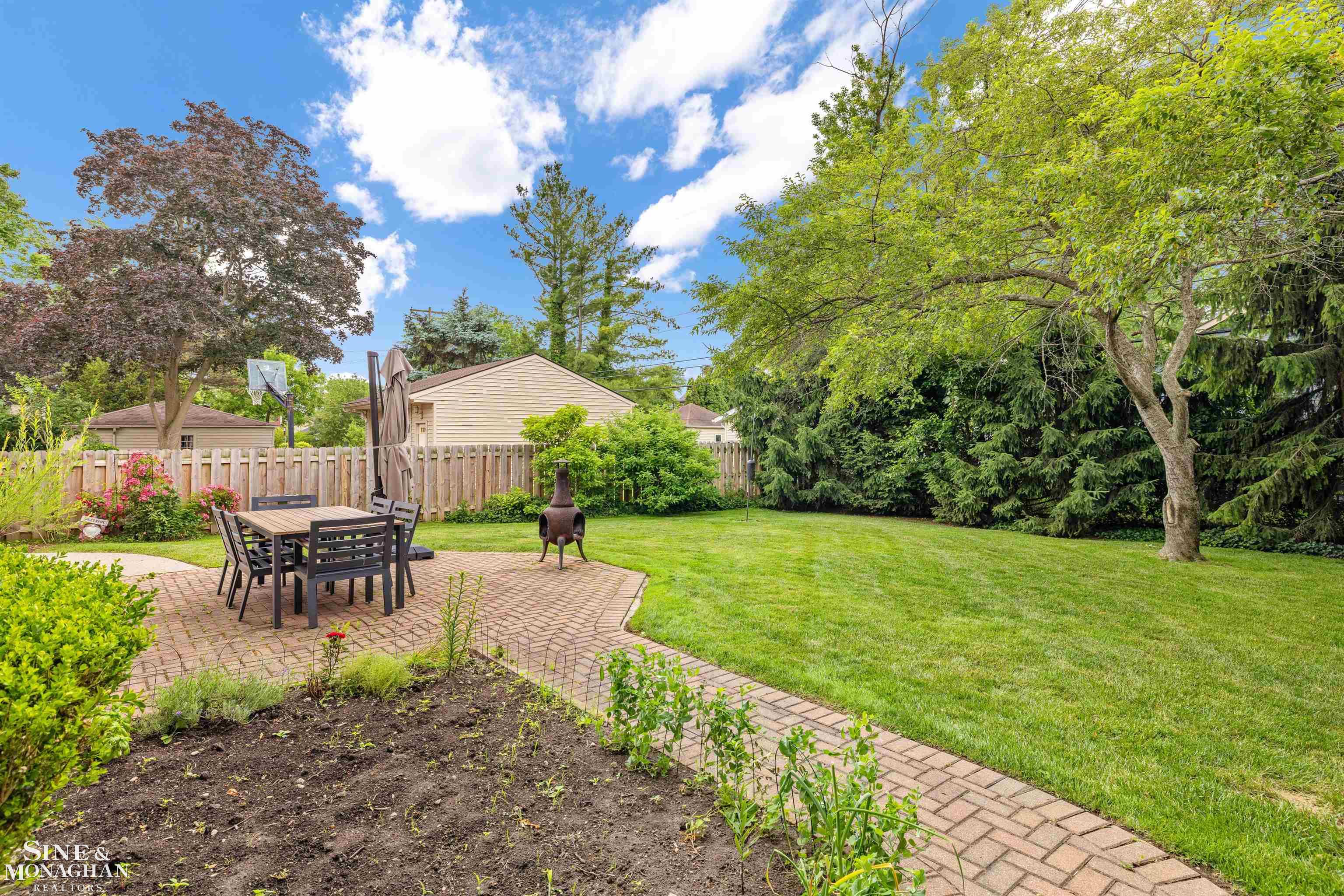 725 Fisher Road Grosse Pointe, MI 48230 - Photo 47 of 63 50211891-39dc950e-0ca6-4d30-b839-3b7d288eb4db.JPG